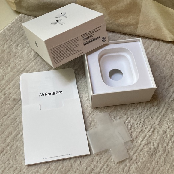 AirPods Pro box/packaging - Picture 3 of 5